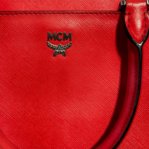 MCM Poppy Leather Elda Tote/Crossbody - Picture 3 of 17